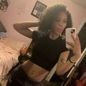 Meet your Posher, Alyia